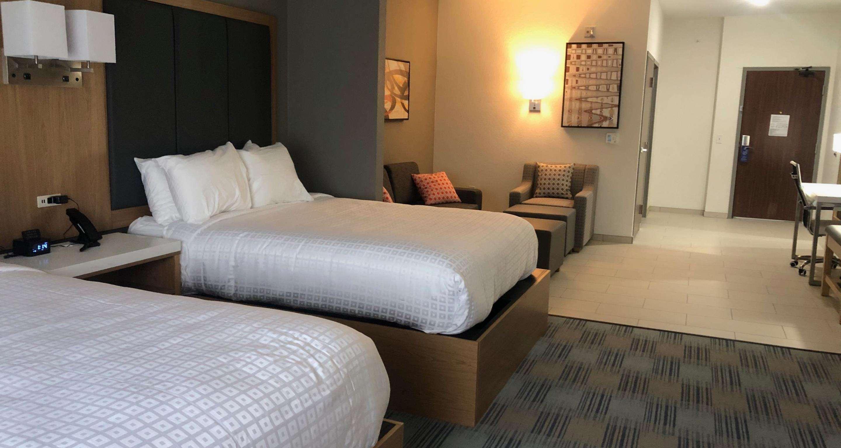 La Quinta Inn & Suites By Wyndham Coralville Iowa City מראה חיצוני תמונה