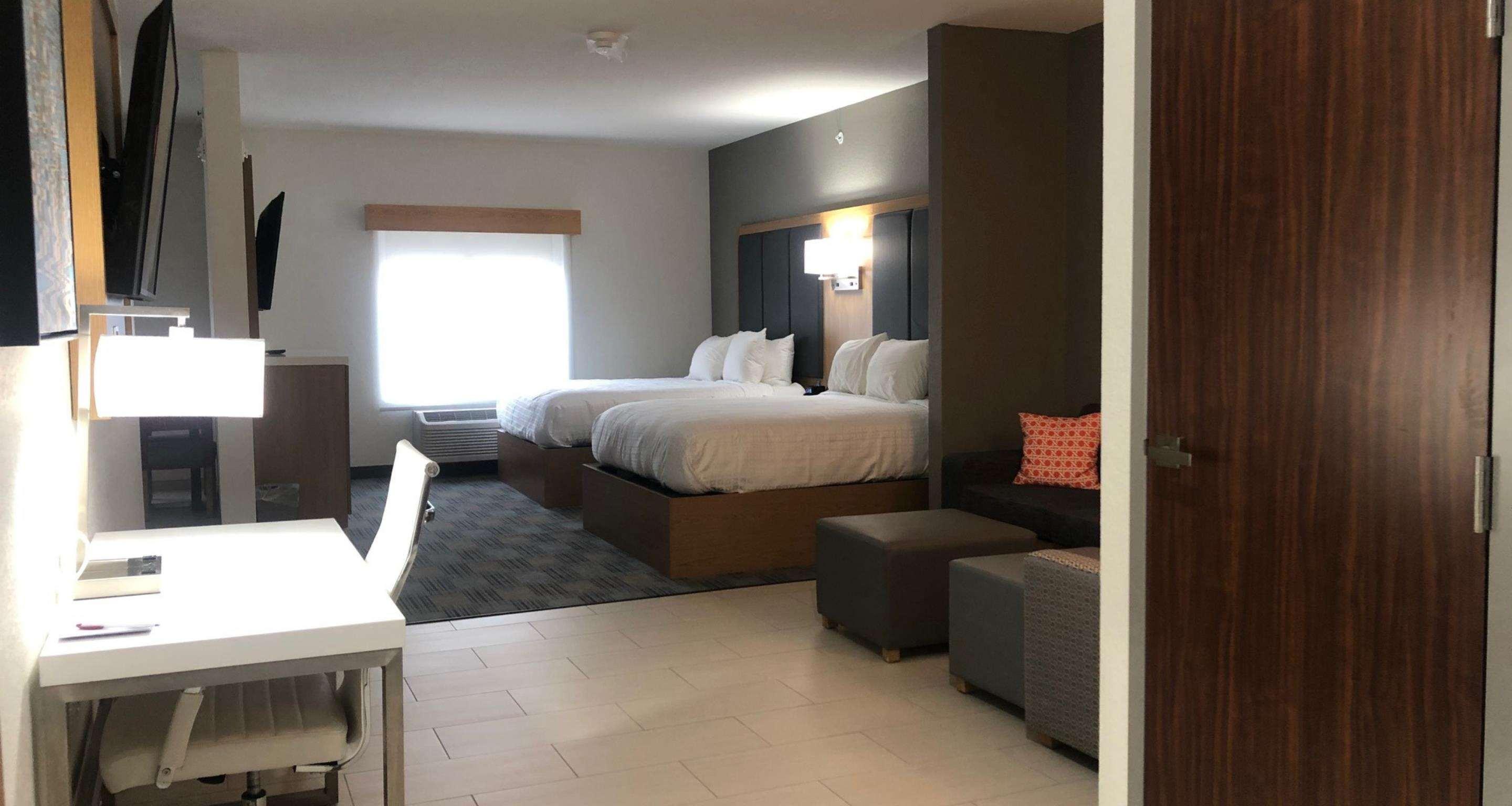 La Quinta Inn & Suites By Wyndham Coralville Iowa City מראה חיצוני תמונה