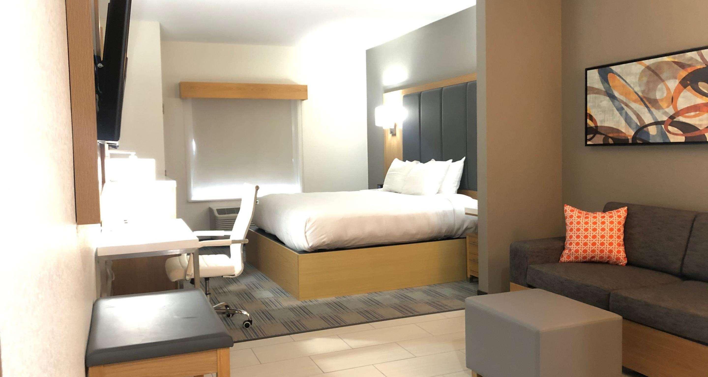 La Quinta Inn & Suites By Wyndham Coralville Iowa City מראה חיצוני תמונה