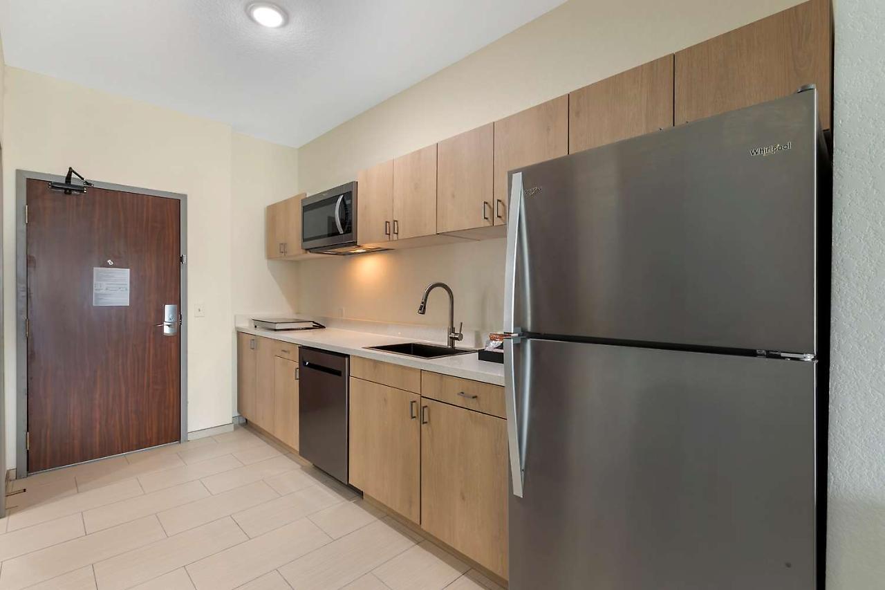 La Quinta Inn & Suites By Wyndham Coralville Iowa City מראה חיצוני תמונה