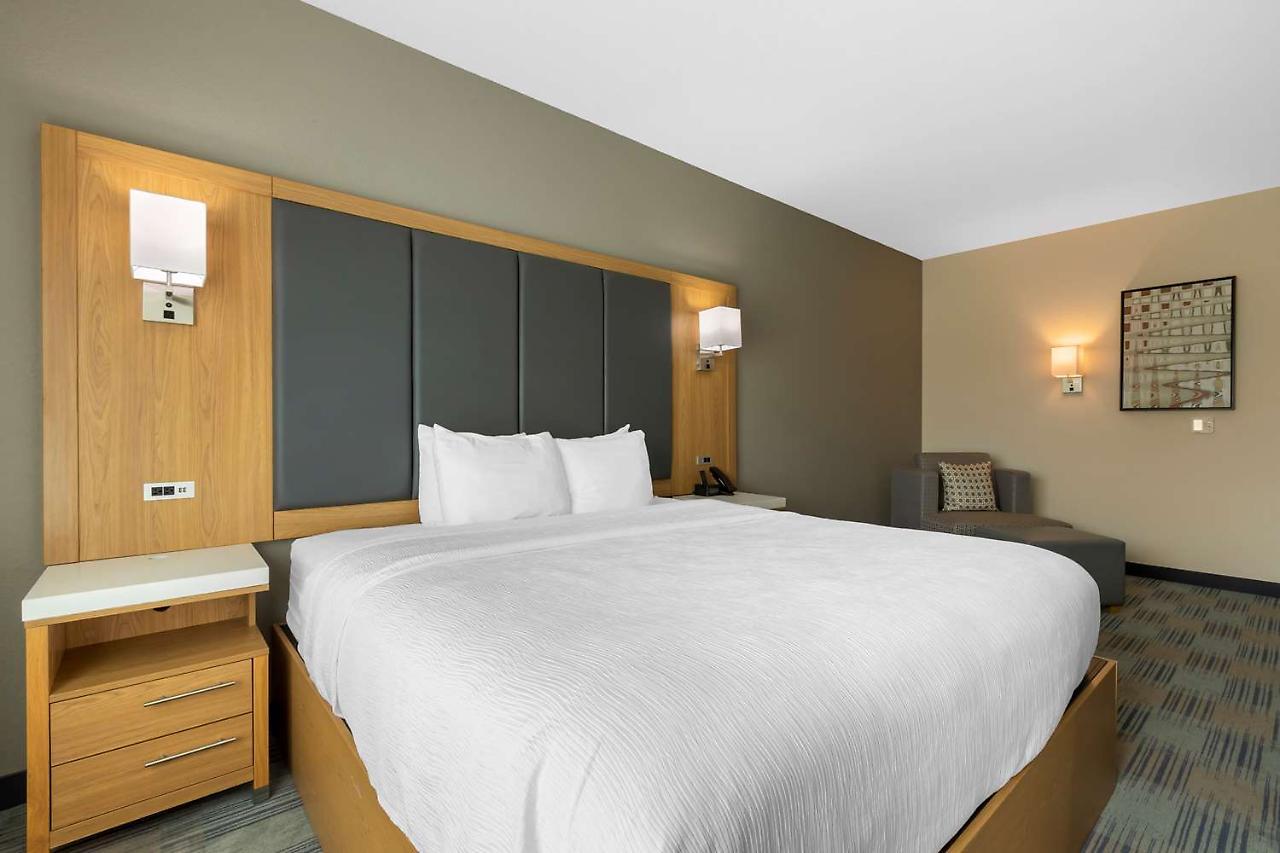 La Quinta Inn & Suites By Wyndham Coralville Iowa City מראה חיצוני תמונה