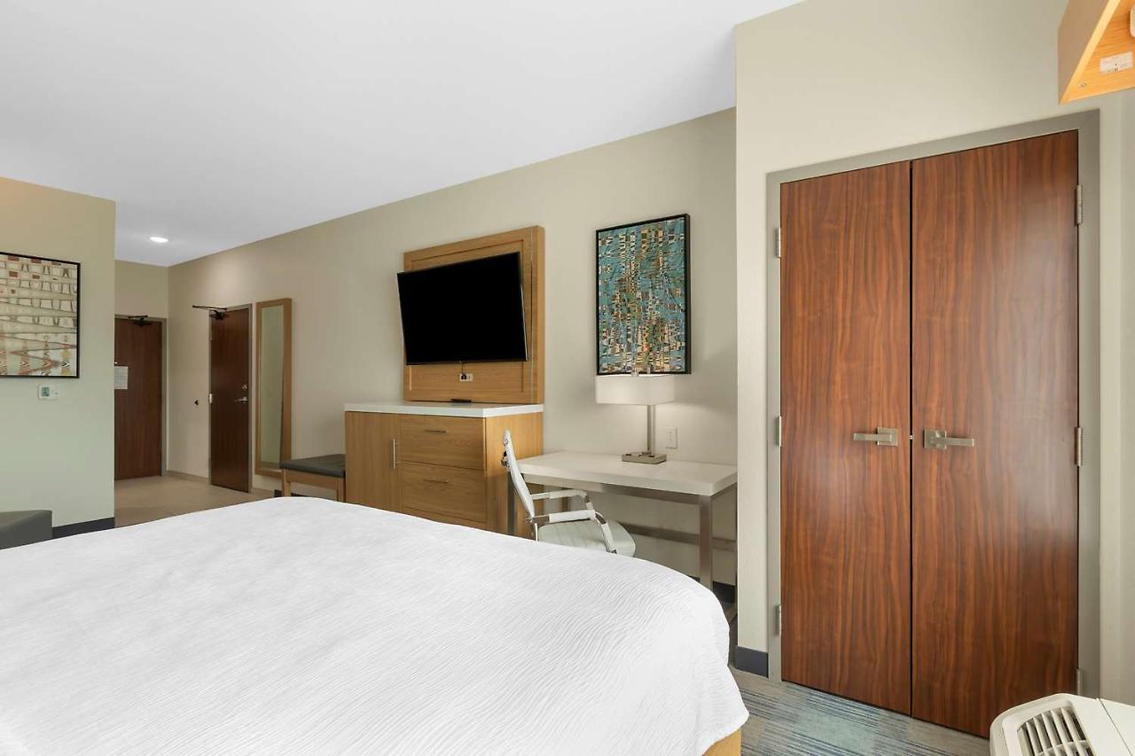 La Quinta Inn & Suites By Wyndham Coralville Iowa City מראה חיצוני תמונה