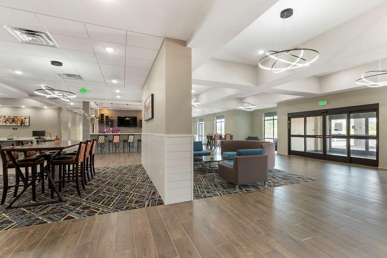 La Quinta Inn & Suites By Wyndham Coralville Iowa City מראה חיצוני תמונה