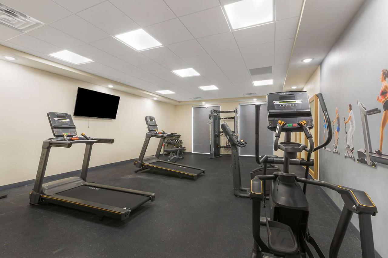 La Quinta Inn & Suites By Wyndham Coralville Iowa City מראה חיצוני תמונה