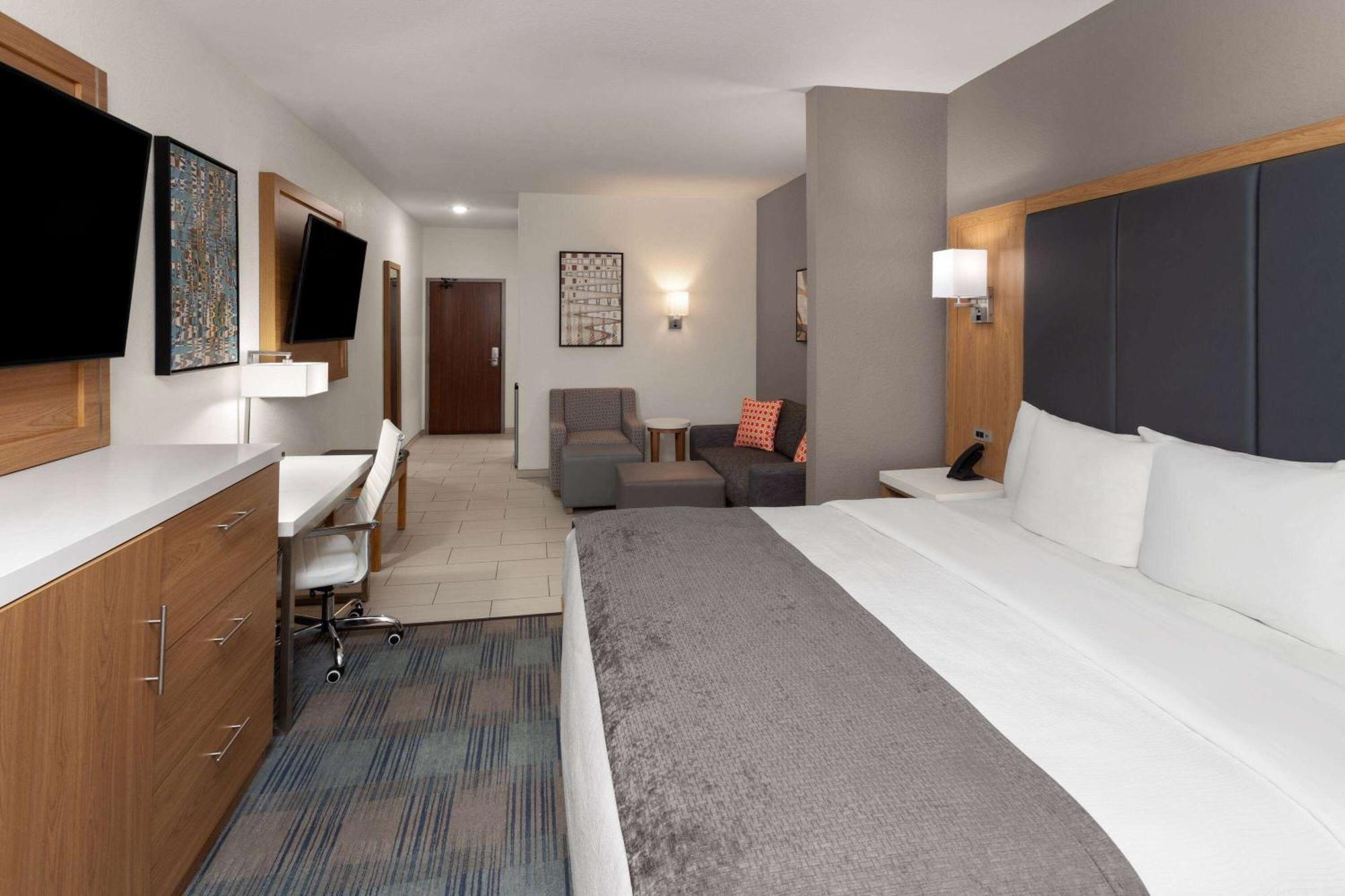 La Quinta Inn & Suites By Wyndham Coralville Iowa City מראה חיצוני תמונה