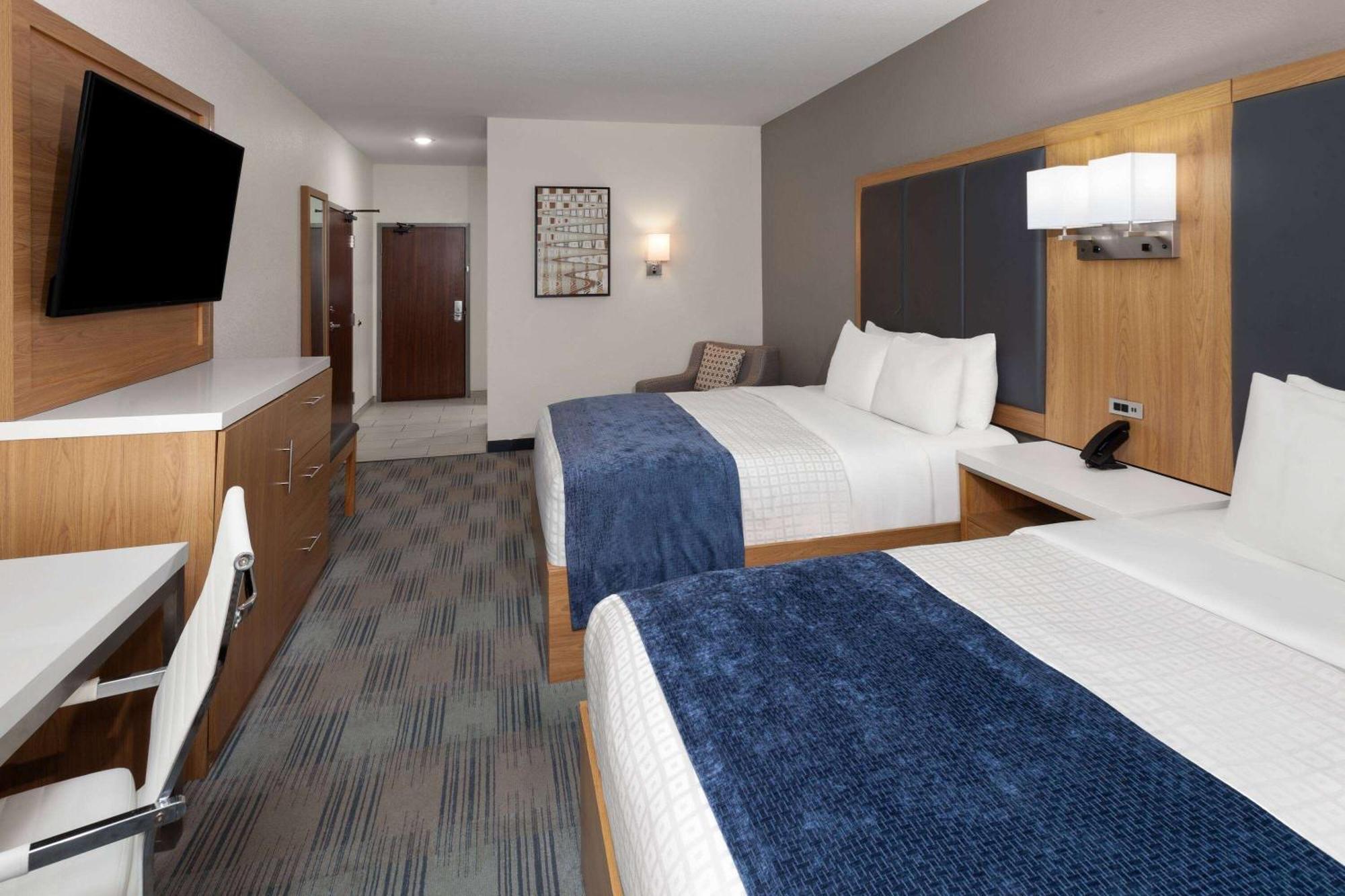 La Quinta Inn & Suites By Wyndham Coralville Iowa City מראה חיצוני תמונה