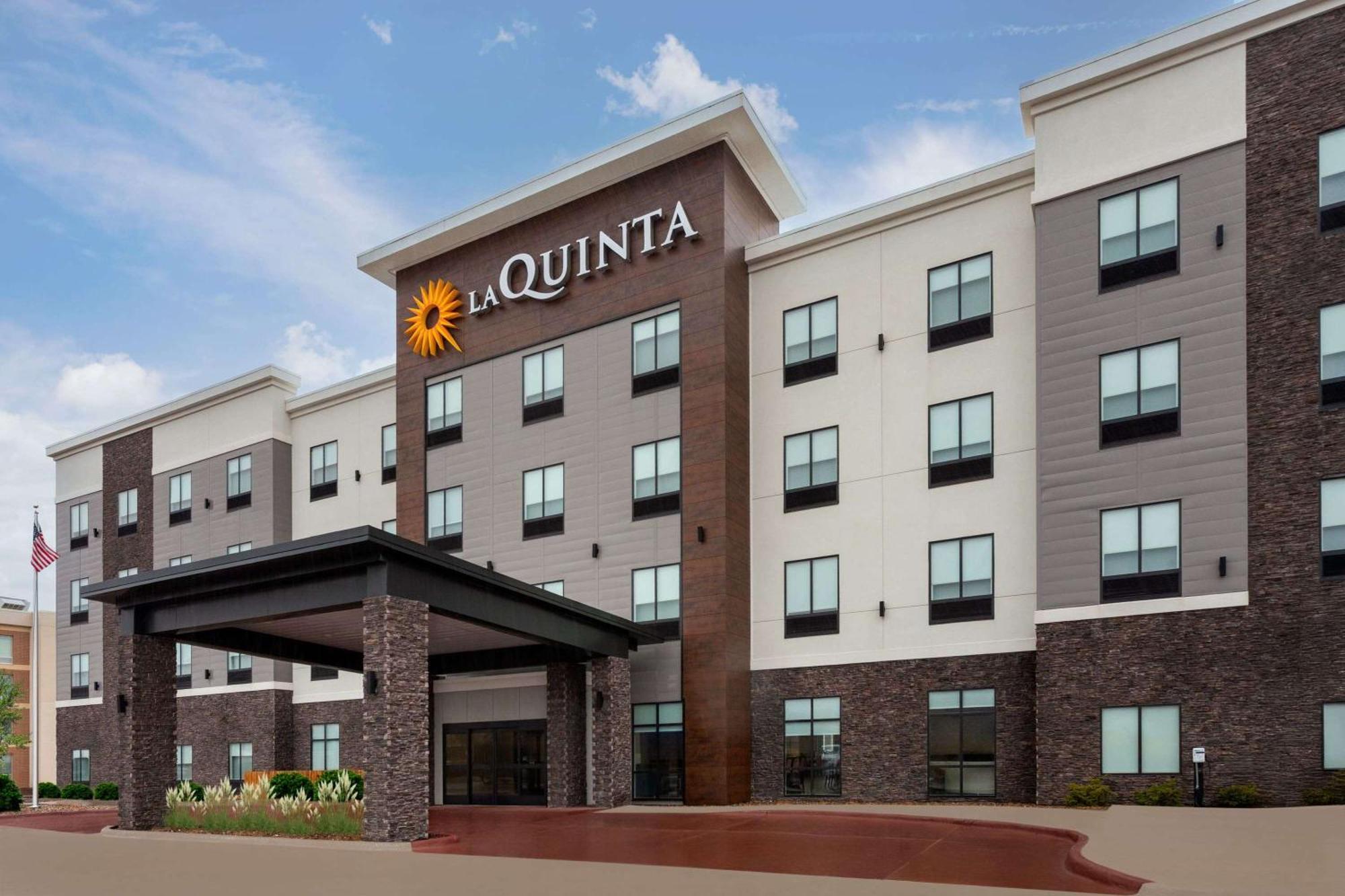 La Quinta Inn & Suites By Wyndham Coralville Iowa City מראה חיצוני תמונה