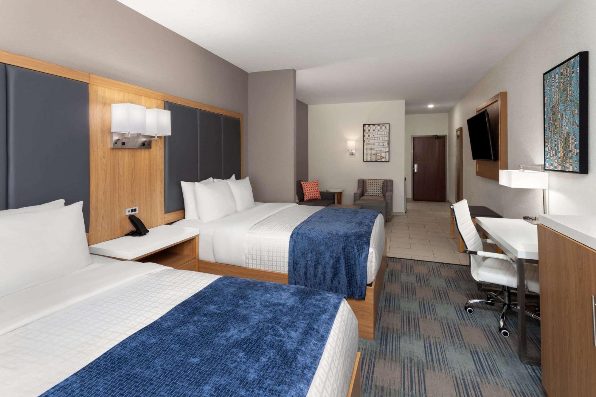 La Quinta Inn & Suites By Wyndham Coralville Iowa City מראה חיצוני תמונה