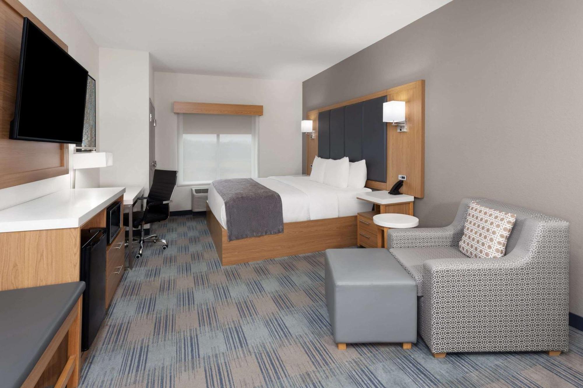 La Quinta Inn & Suites By Wyndham Coralville Iowa City מראה חיצוני תמונה