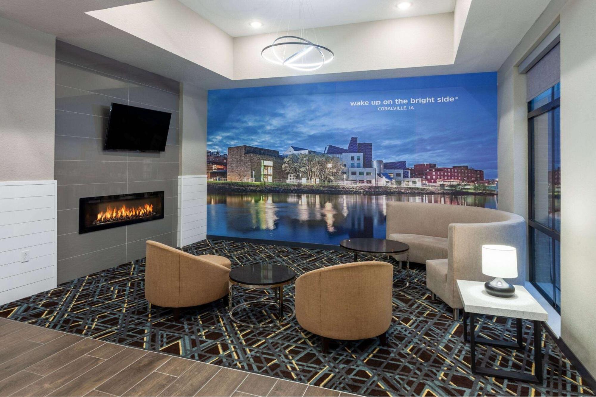 La Quinta Inn & Suites By Wyndham Coralville Iowa City מראה חיצוני תמונה