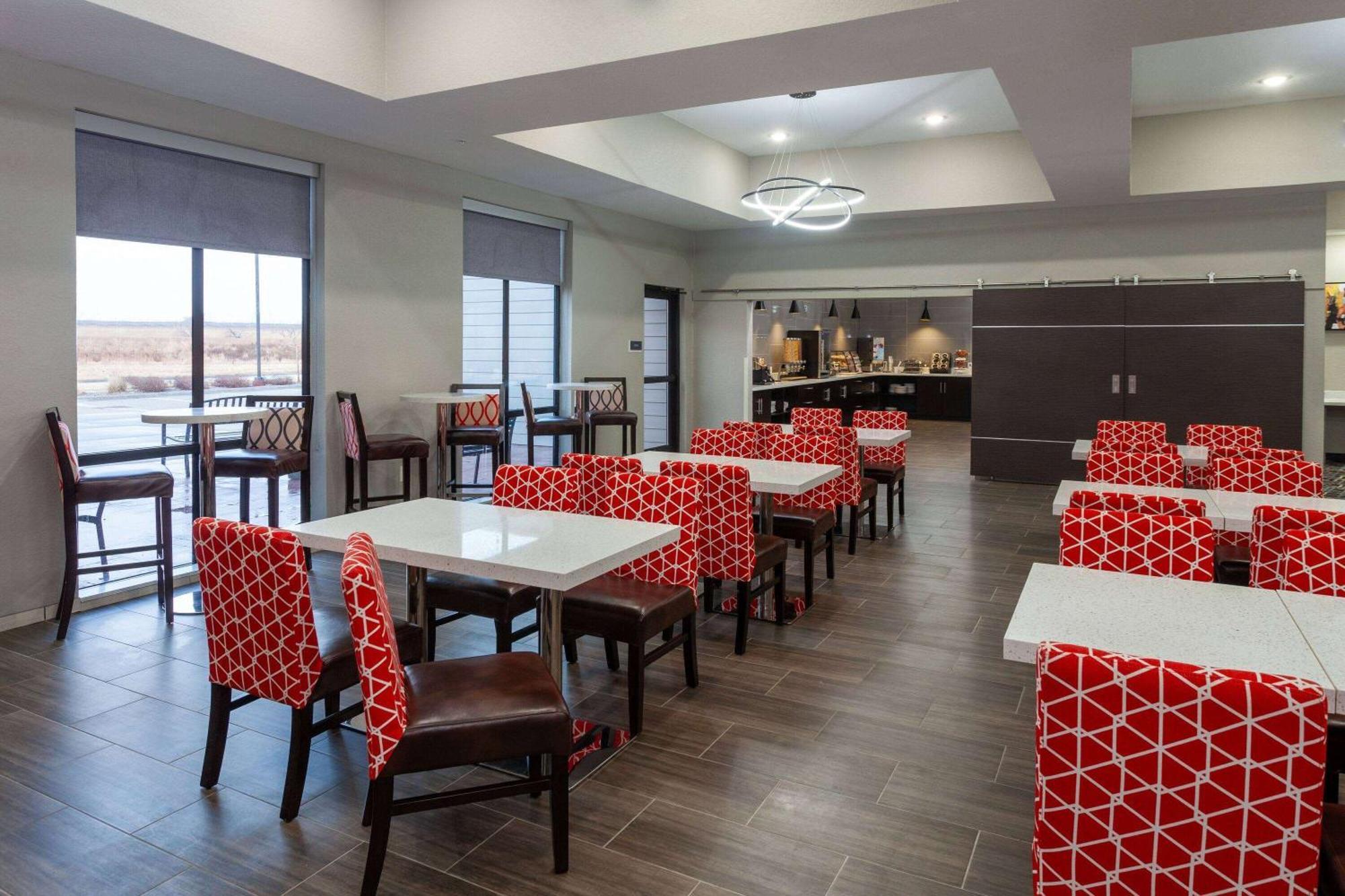 La Quinta Inn & Suites By Wyndham Coralville Iowa City מראה חיצוני תמונה
