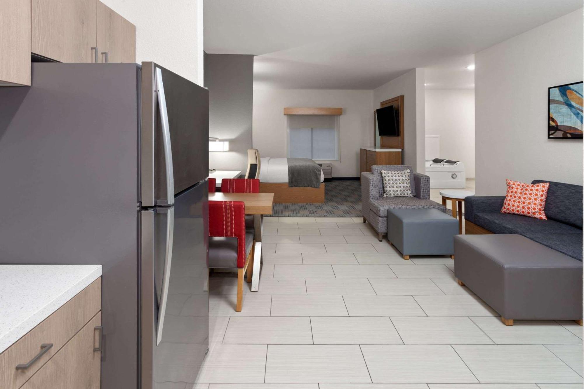 La Quinta Inn & Suites By Wyndham Coralville Iowa City מראה חיצוני תמונה