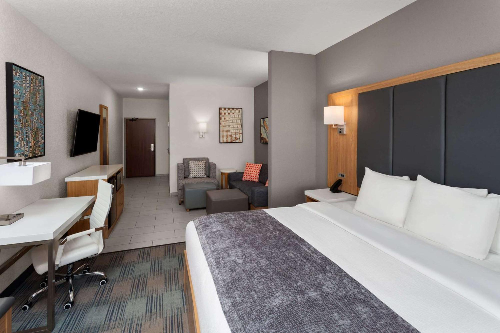 La Quinta Inn & Suites By Wyndham Coralville Iowa City מראה חיצוני תמונה